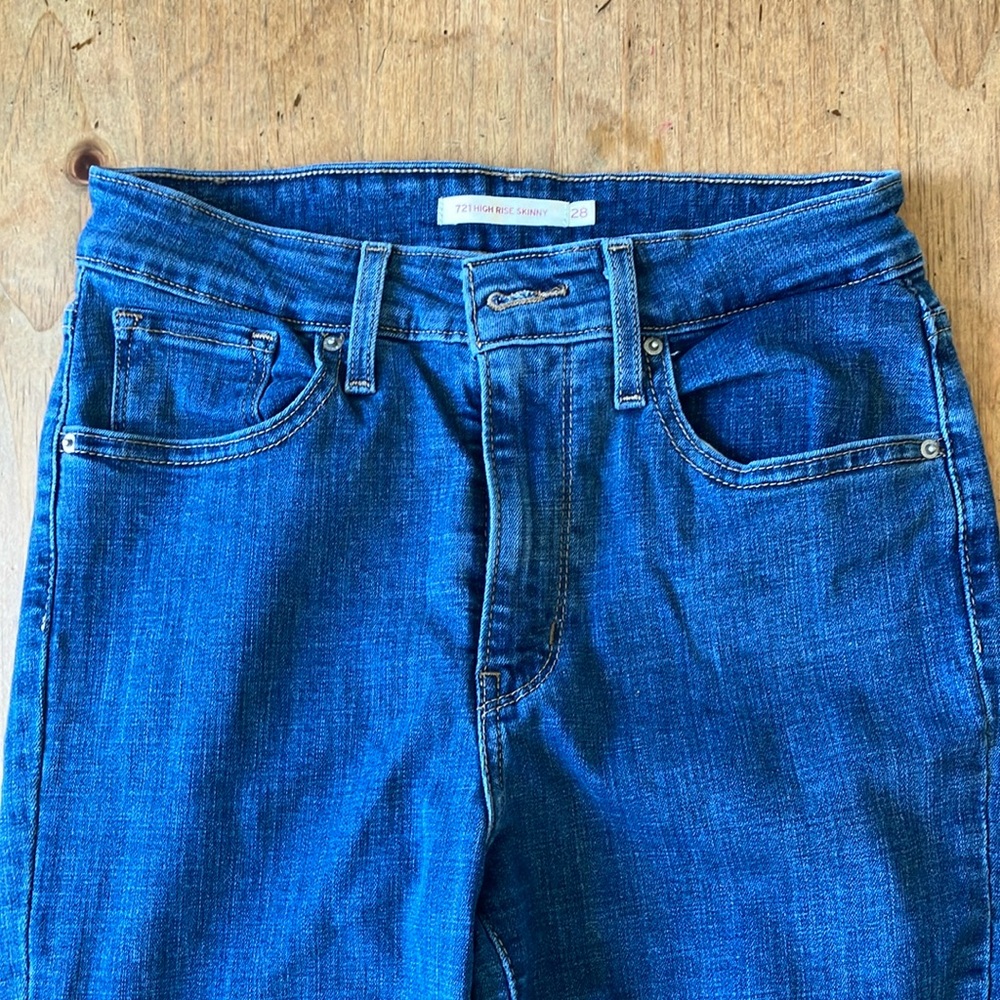 Women’s Levi’s 721 high-rise skinny blue jeans